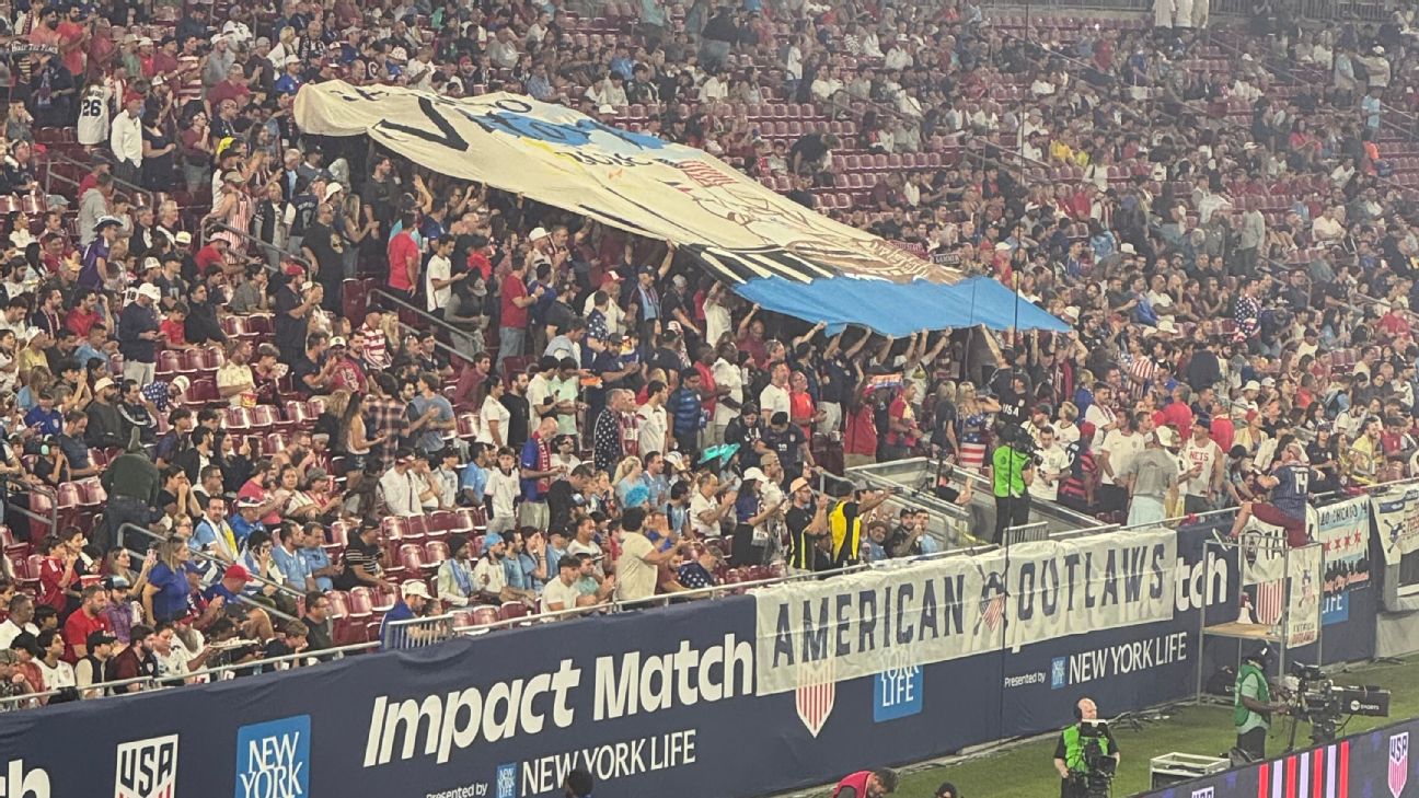 美国球迷巨幅看台画如何诞生：世界杯主题 Tifo 的幕后